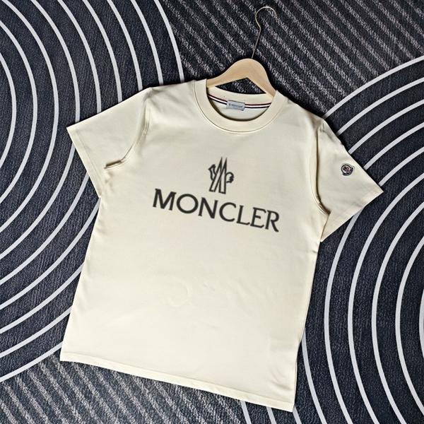 モンクレールTシャツ正面デザイン
